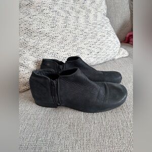 John Fluevog Radio RFI Low Ankle Boots size 7 1/2